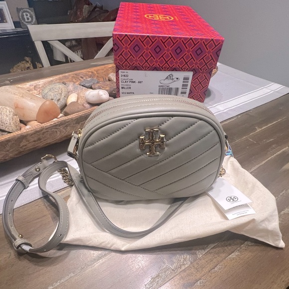 Tory Burch Kira Small Camera Bag NWT - Picture 1 of 4
